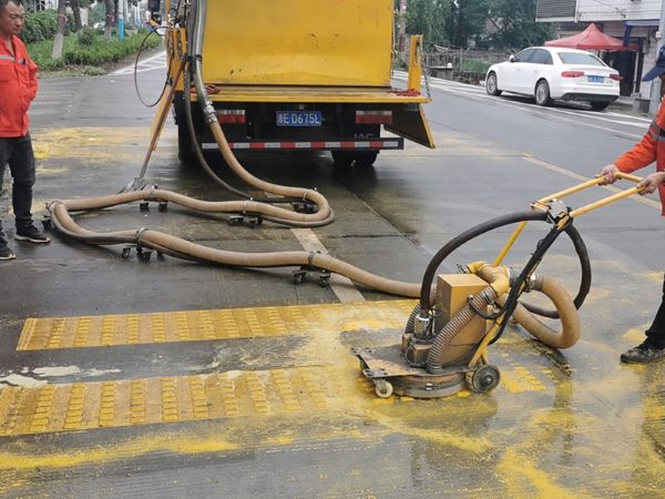 熱熔車位劃線的施工流程可按照這三個(gè)步驟來(lái)執(zhí)行